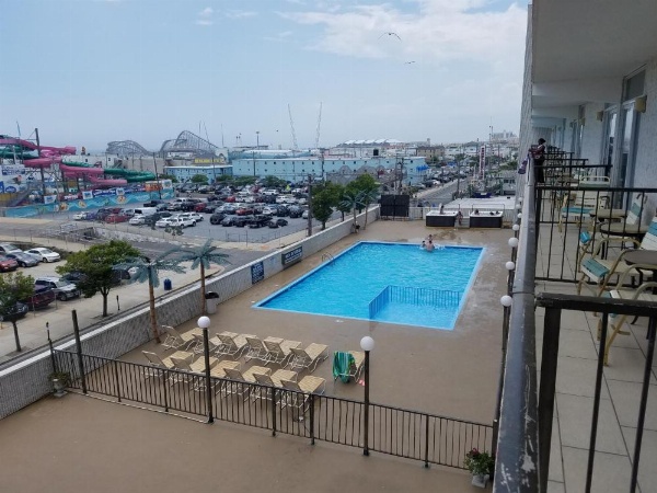 Beach Terrace Motor Inn image 13